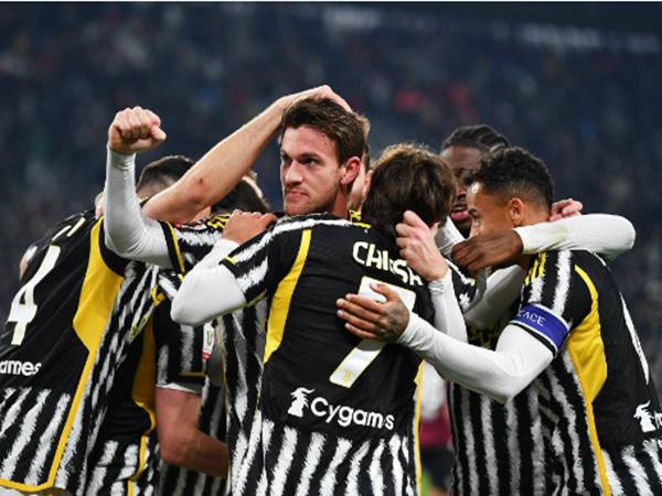 Bóng đá Quốc Tế ngày 5/1: Juventus thắng đậm ở Cúp quốc gia Ý